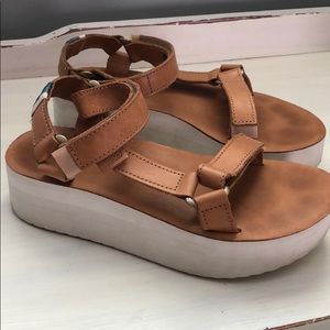Teva flatform sandal